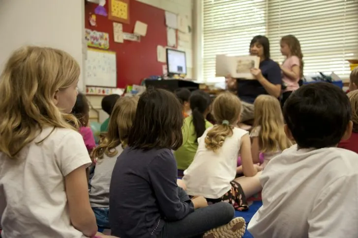 Experienced teacher interacting with students, highlighting the importance of teaching experience.
